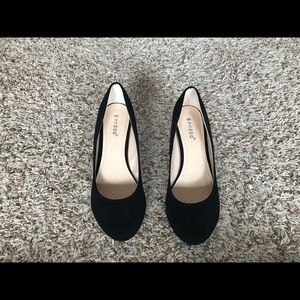 Perfect black suede wedges